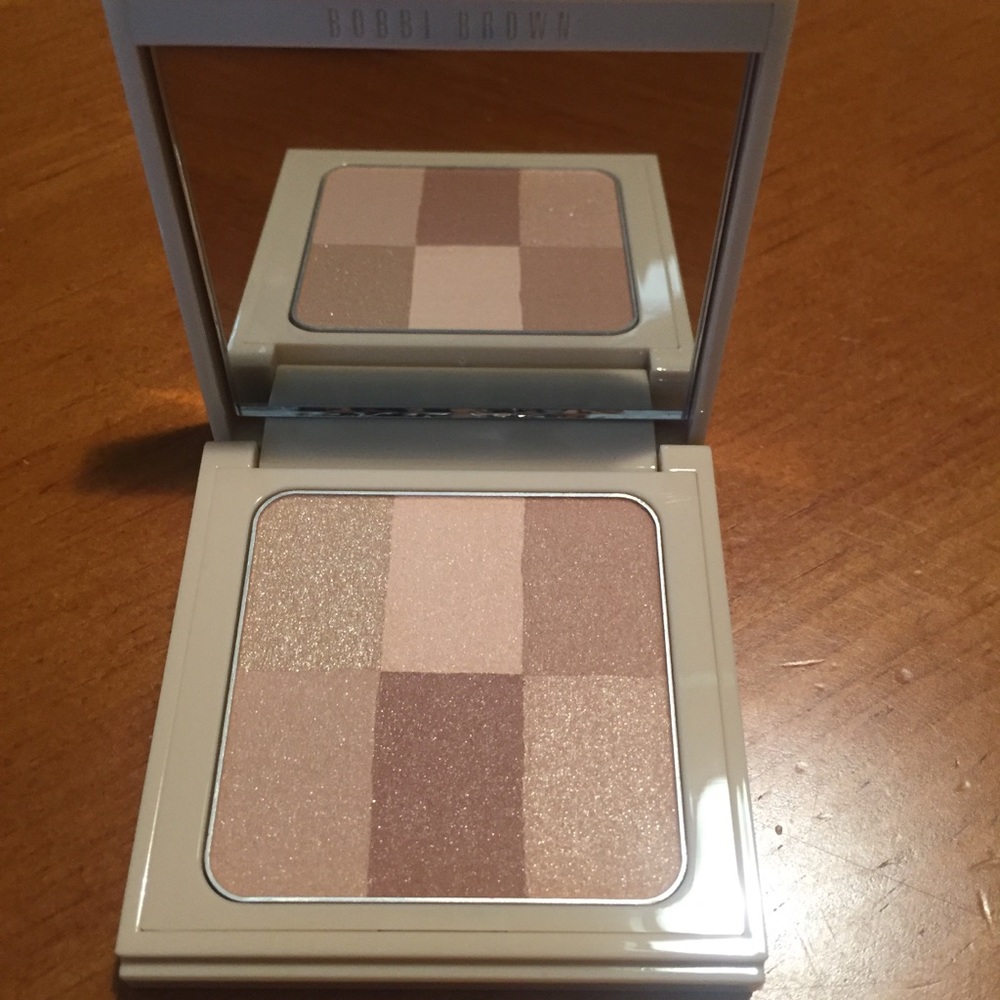 Bobbi Brown Nude Finish Illuminating Powder - Picture 6 of 12